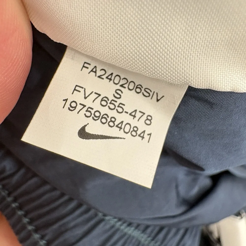 Nike women small